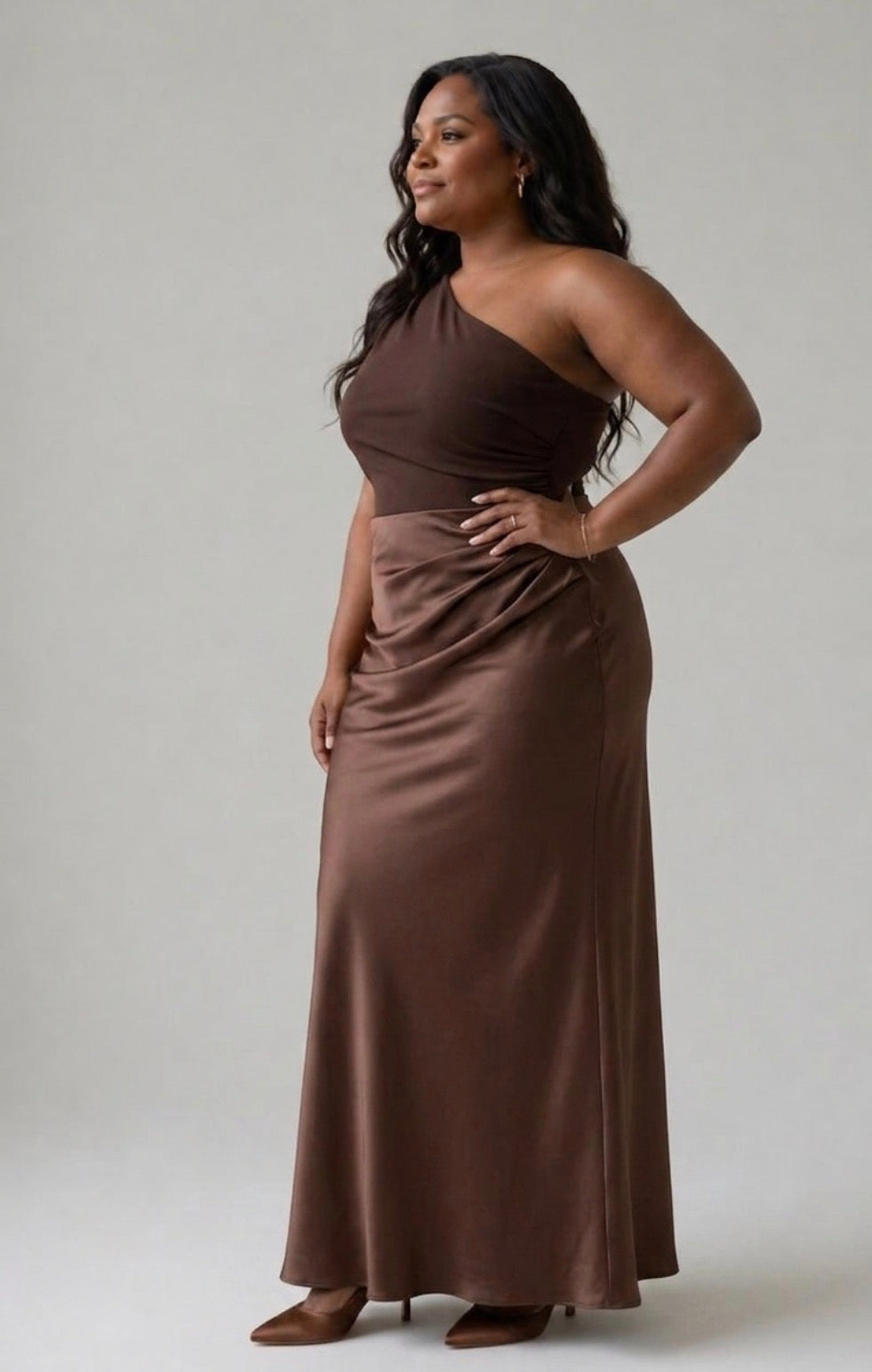 Sofía | Vestido maxi satén diseño asimétrico