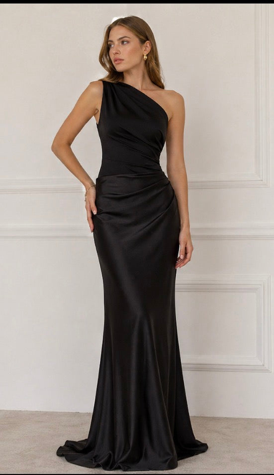 Sofía | Vestido maxi satén diseño asimétrico
