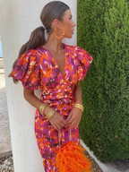 Ursula | Vestido midi plisado vibrante con hombros esculpidos
