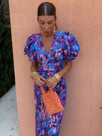 Ursula | Vestido midi plisado vibrante con hombros esculpidos