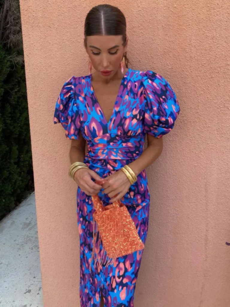 Ursula | Vestido midi plisado vibrante con hombros esculpidos