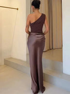 Sofía | Vestido maxi satén diseño asimétrico